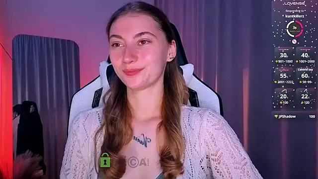 Snapshot of lady_curls chatting on September 13, 10:20 pm lady curls online show from September 13, 10:20 pm