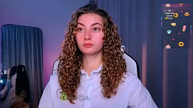 Snapshot of lady_curls chatting on October 1, 8:48 pm lady curls online show from October 1, 8:48 pm