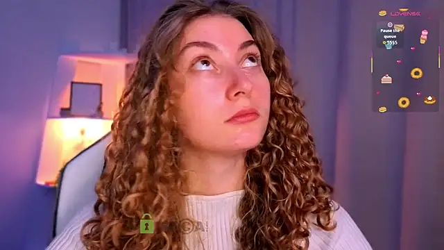 Snapshot of lady_curls chatting on October 3, 9:45 pm lady curls online show from October 3, 9:45 pm