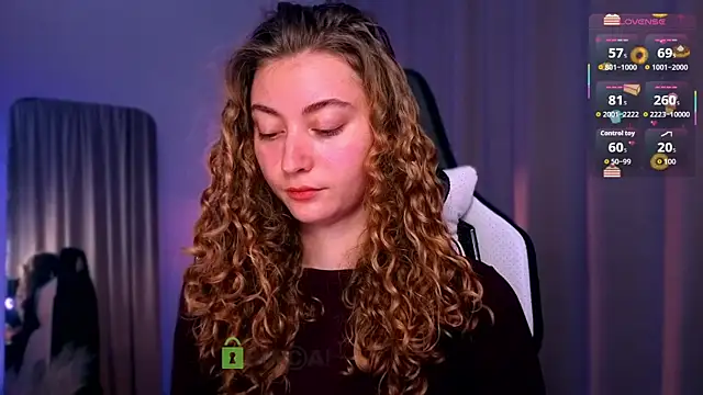 Snapshot of lady_curls chatting on October 4, 9:57 pm lady curls online show from October 4, 9:57 pm