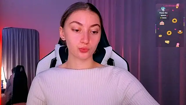 Snapshot of lady_curls chatting on October 12, 9:47 pm lady curls online show from October 12, 9:47 pm