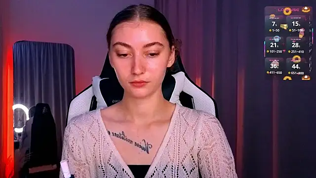 Snapshot of lady_curls chatting on October 14, 10:10 pm lady curls online show from October 14, 10:10 pm