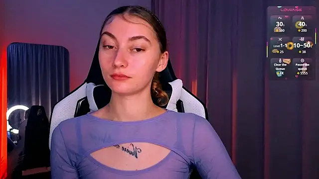 Snapshot of lady_curls chatting on October 17, 10:12 pm lady curls online show from October 17, 10:12 pm