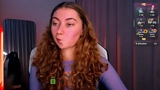 Snapshot of lady_curls chatting on October 22, 9:47 pm lady curls online show from October 22, 9:47 pm