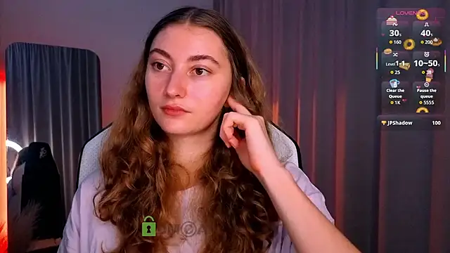 Snapshot of lady_curls chatting on October 23, 10:08 pm lady curls online show from October 23, 10:08 pm