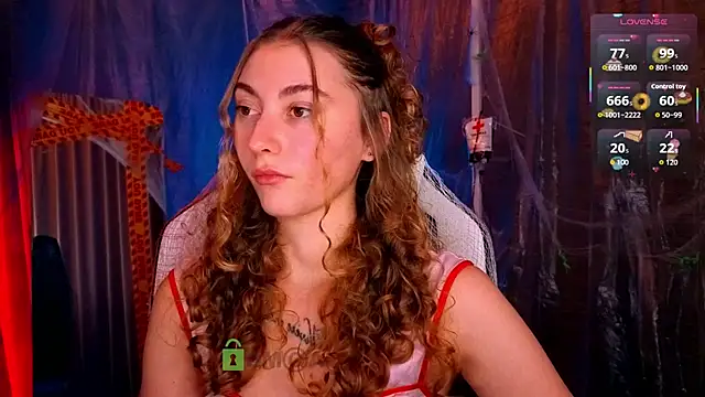 Snapshot of lady_curls chatting on November 2, 10:45 pm lady curls online show from November 2, 10:45 pm