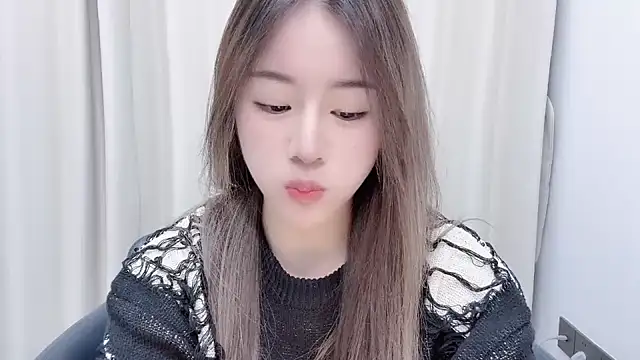 chloe-01 online show from December 7, 12:24 pm