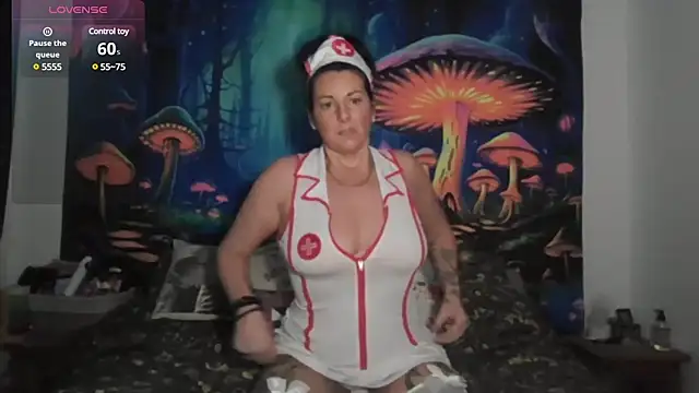 Snapshot of tattoomilf86 chatting on December 4, 2:48 pm tattoomilf86 online show from December 4, 2:48 pm