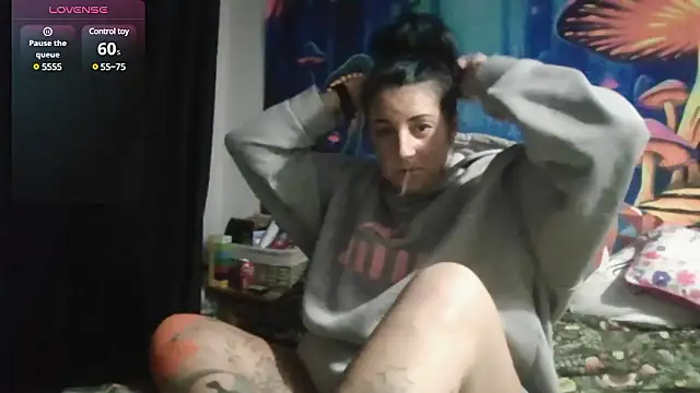 Snapshot of tattoomilf86 chatting on December 4, 7:45 pm tattoomilf86 online show from December 4, 7:45 pm