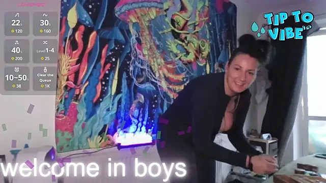 Snapshot of tattoomilf86 chatting on December 5, 3:06 pm tattoomilf86 online show from December 5, 3:06 pm