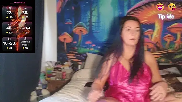 Snapshot of tattoomilf86 chatting on February 23, 2:04 pm tattoomilf86 online show from February 23, 2:04 pm