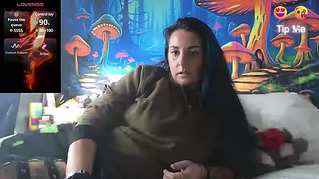 Snapshot of tattoomilf86 chatting on February 24, 3:42 pm tattoomilf86 online show from February 24, 3:42 pm