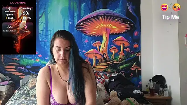 Snapshot of tattoomilf86 chatting on March 17, 3:29 pm tattoomilf86 online show from March 17, 3:29 pm