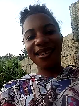 Yourlittlegirl19 online show from December 18, 3:58 am