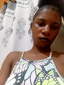 Yourlittlegirl19 online show from February 15, 5:51 am