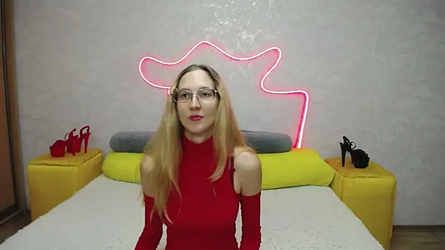 KlaryBrait online show from October 10, 11:20 am