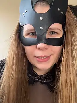 Mia harmati online show from April 2, 9:18 am