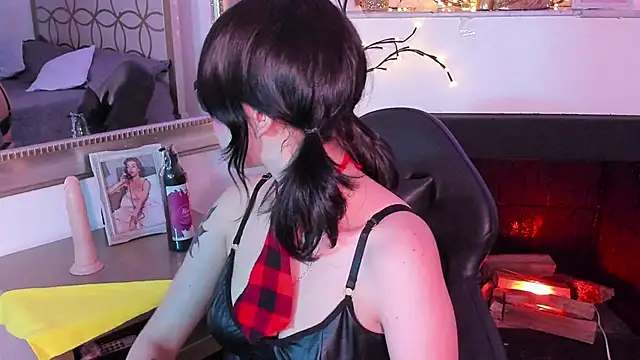 Snapshot of NattashaHotson chatting on January 16, 5:00 am NattashaHotson online show from January 16, 5:00 am