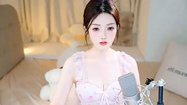 Eimile online show from September 23, 3:04 pm