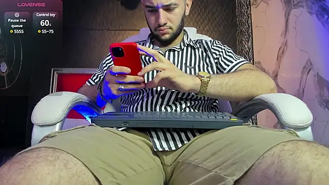 Snapshot of MaximusDick1_ chatting on December 3, 11:55 am MaximusDick1 online show from December 3, 11:55 am