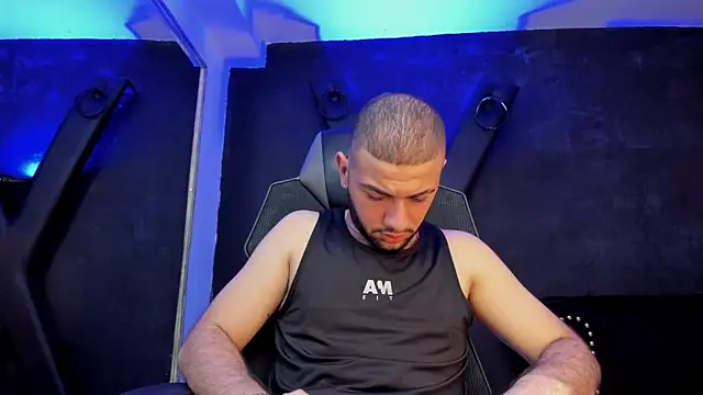 Snapshot of MaximusDick1_ chatting on September 14, 3:05 am MaximusDick1 online show from September 14, 3:05 am