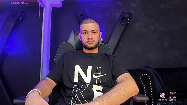 Snapshot of MaximusDick1_ chatting on September 16, 3:51 am MaximusDick1 online show from September 16, 3:51 am