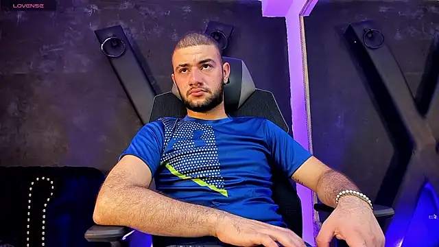 Snapshot of MaximusDick1_ chatting on September 24, 3:54 am MaximusDick1 online show from September 24, 3:54 am