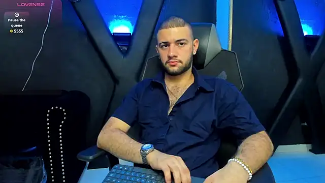 Snapshot of MaximusDick1_ chatting on October 1, 3:12 am MaximusDick1 online show from October 1, 3:12 am