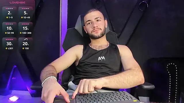 Snapshot of MaximusDick1_ chatting on October 3, 3:25 am MaximusDick1 online show from October 3, 3:25 am