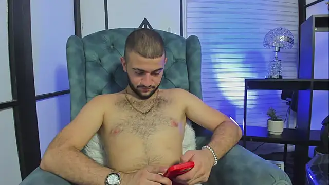 Snapshot of MaximusDick1_ chatting on October 5, 12:09 am MaximusDick1 online show from October 5, 12:09 am