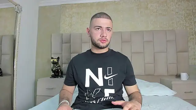 Snapshot of MaximusDick1_ chatting on October 9, 3:15 am MaximusDick1 online show from October 9, 3:15 am