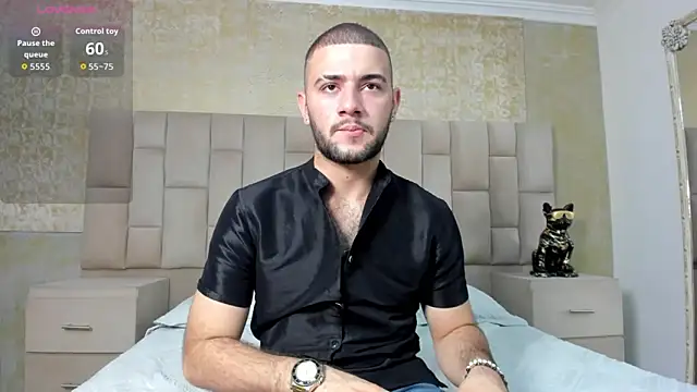 Snapshot of MaximusDick1_ chatting on October 13, 3:17 am MaximusDick1 online show from October 13, 3:17 am