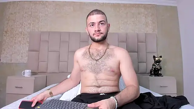 Snapshot of MaximusDick1_ chatting on October 15, 3:39 am MaximusDick1 online show from October 15, 3:39 am