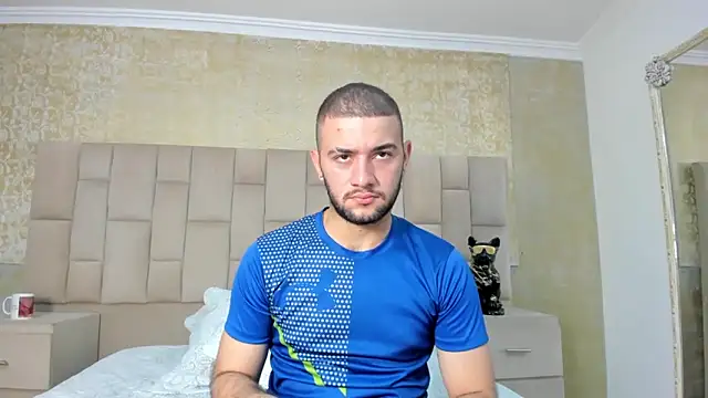 Snapshot of MaximusDick1_ chatting on October 16, 3:40 am MaximusDick1 online show from October 16, 3:40 am