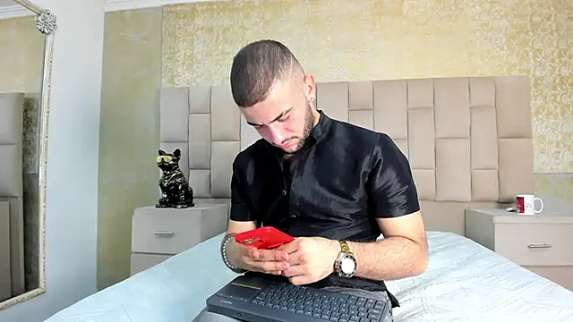 Snapshot of MaximusDick1_ chatting on October 25, 3:47 am MaximusDick1 online show from October 25, 3:47 am