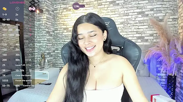 Snapshot of ariadna_milano chatting on January 7, 3:44 pm ariadna milano online show from January 7, 3:44 pm