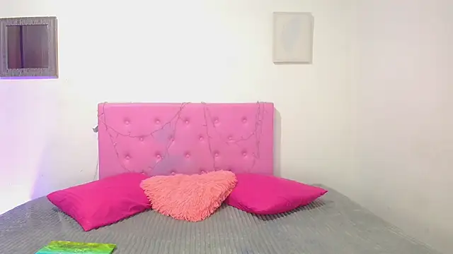 issa kitty online show from February 1, 5:16 pm