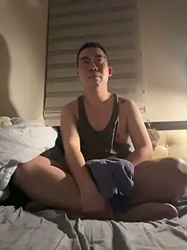 Snapshot of lucaboggy chatting on February 1, 6:28 pm lucaboggy online show from February 1, 6:28 pm