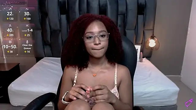 Lorena Vieira  online show from January 7, 7:59 pm