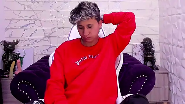 Snapshot of Im_Milan_Rs chatting on February 4, 6:46 am Im Milan Rs online show from February 4, 6:46 am