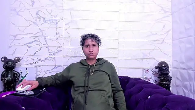 Snapshot of Im_Milan_Rs chatting on February 6, 9:43 am Im Milan Rs online show from February 6, 9:43 am