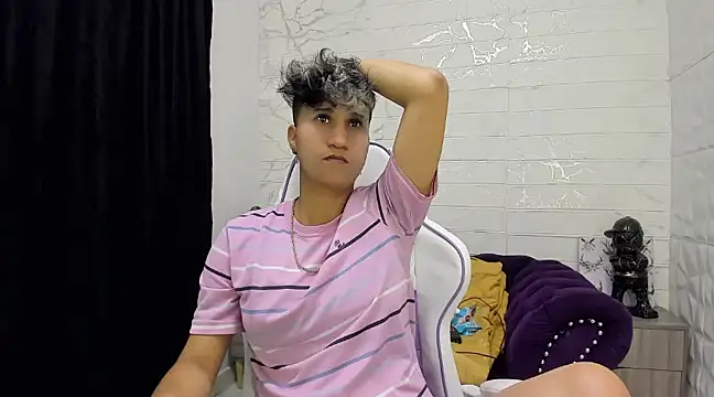 Snapshot of Im_Milan_Rs chatting on February 13, 3:18 am Im Milan Rs online show from February 13, 3:18 am