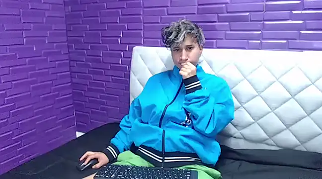 Snapshot of Im_Milan_Rs chatting on February 21, 7:01 am Im Milan Rs online show from February 21, 7:01 am