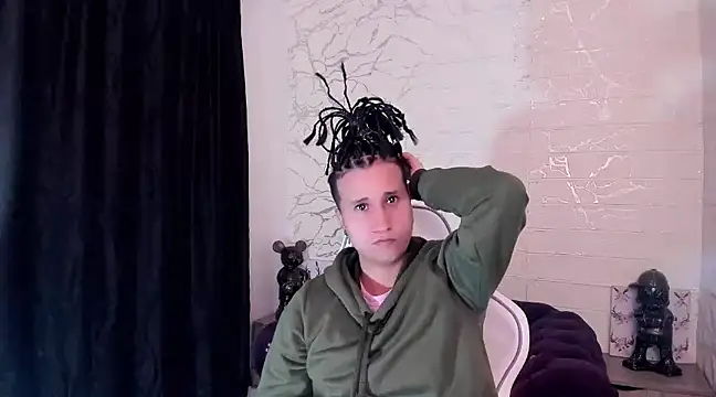 Snapshot of Im_Milan_Rs chatting on March 2, 3:13 am Im Milan Rs online show from March 2, 3:13 am