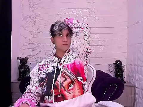 Snapshot of Im_Milan_Rs chatting on March 6, 9:47 am Im Milan Rs online show from March 6, 9:47 am