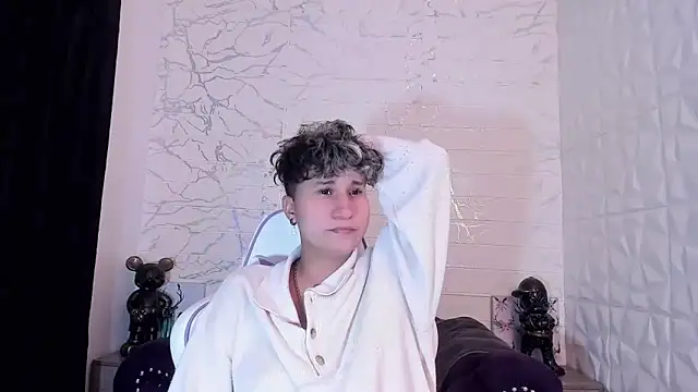 Snapshot of Im_Milan_Rs chatting on March 8, 8:00 am Im Milan Rs online show from March 8, 8:00 am