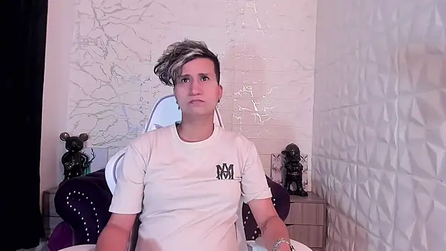 Snapshot of Im_Milan_Rs chatting on March 9, 3:11 am Im Milan Rs online show from March 9, 3:11 am