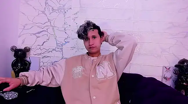 Snapshot of Im_Milan_Rs chatting on March 20, 4:07 am Im Milan Rs online show from March 20, 4:07 am