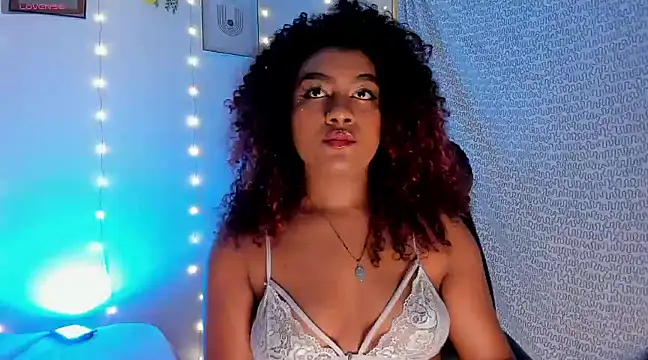 Snapshot of Dhapne_P chatting on December 11, 5:53 am Dhapne P online show from December 11, 5:53 am
