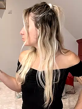 carlaaa online show from October 12, 8:24 am